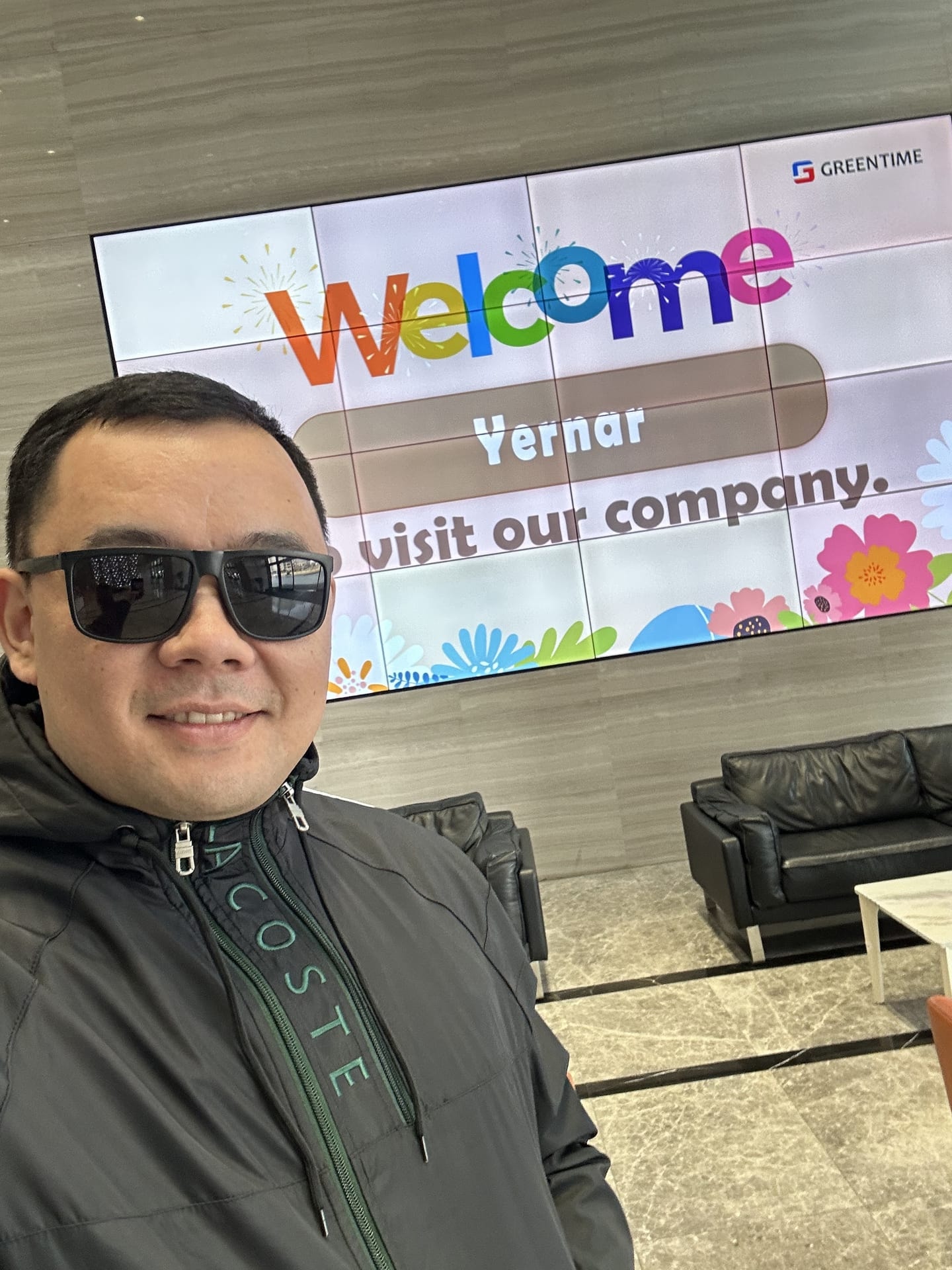 «Welcome Yernar» сәлемдесу экраны